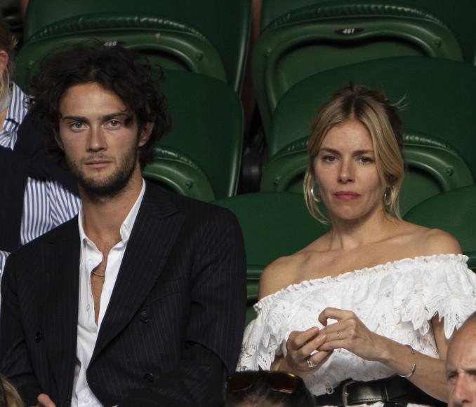 Oli Green ir Sienna Miller